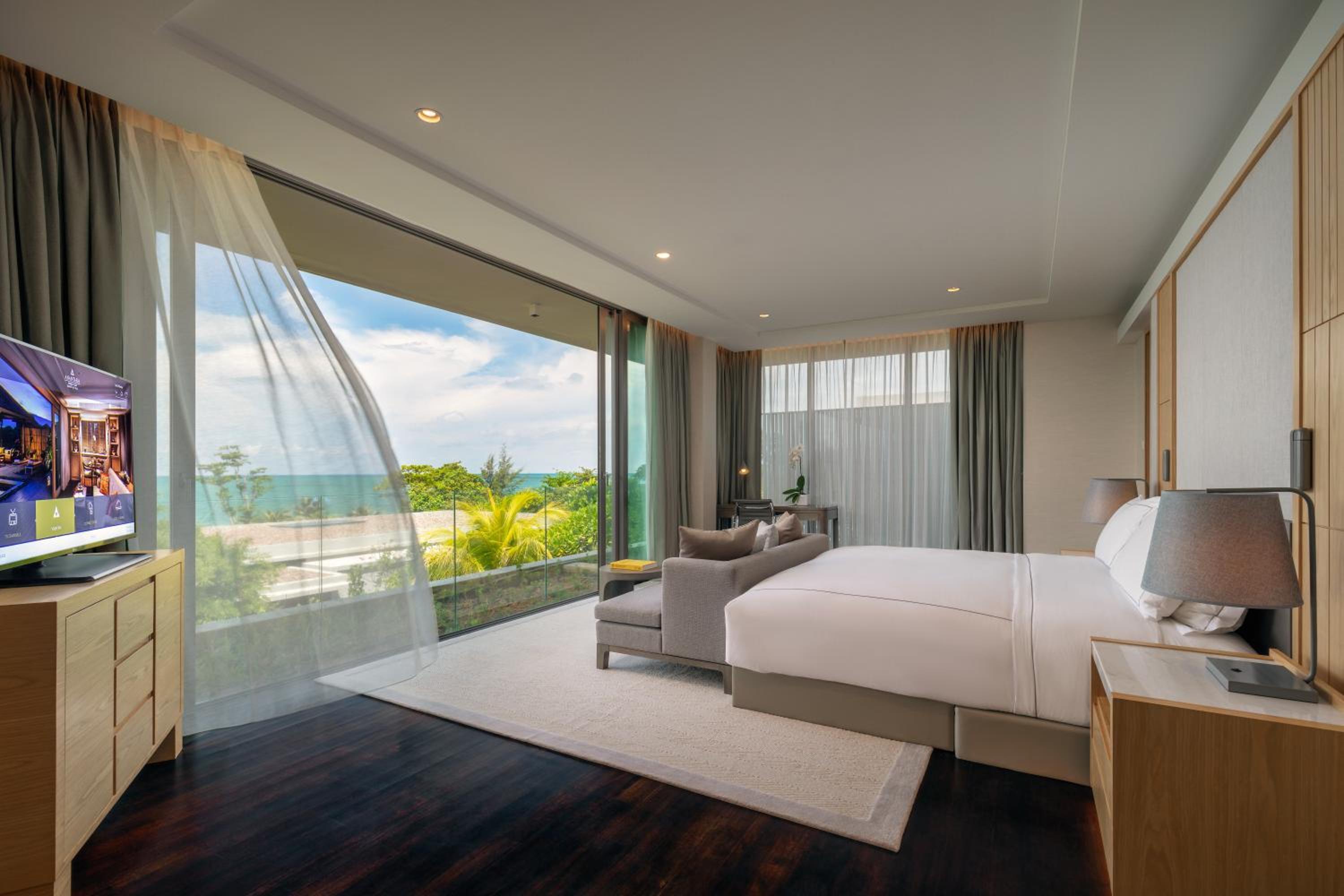 4 Bedrooms, Beach, Residence, Twin Beds, 3 King Beds