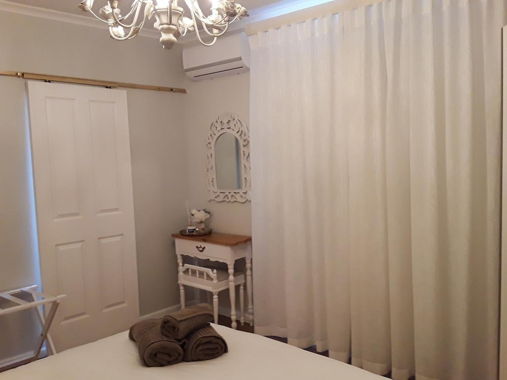Dellville Country House & Cottages 26/50