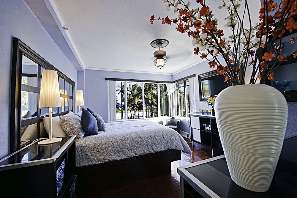 Colony Hotel 25/61