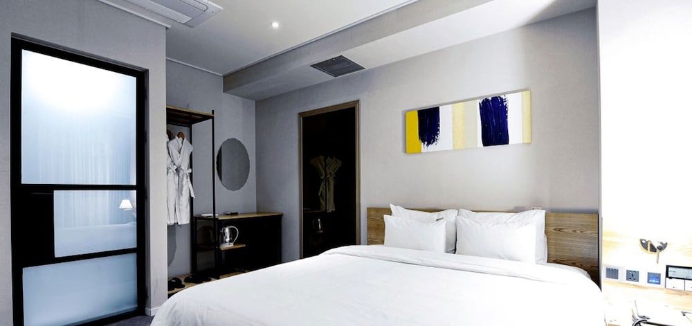 The Point Hotel 16/70