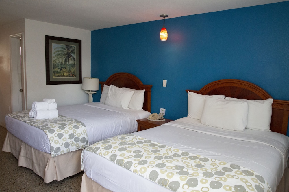 COURTYARD, 2 QUEEN BEDS