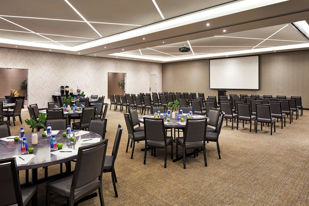 SpringHill Suites by Marriott Los Angeles Downey 31/42