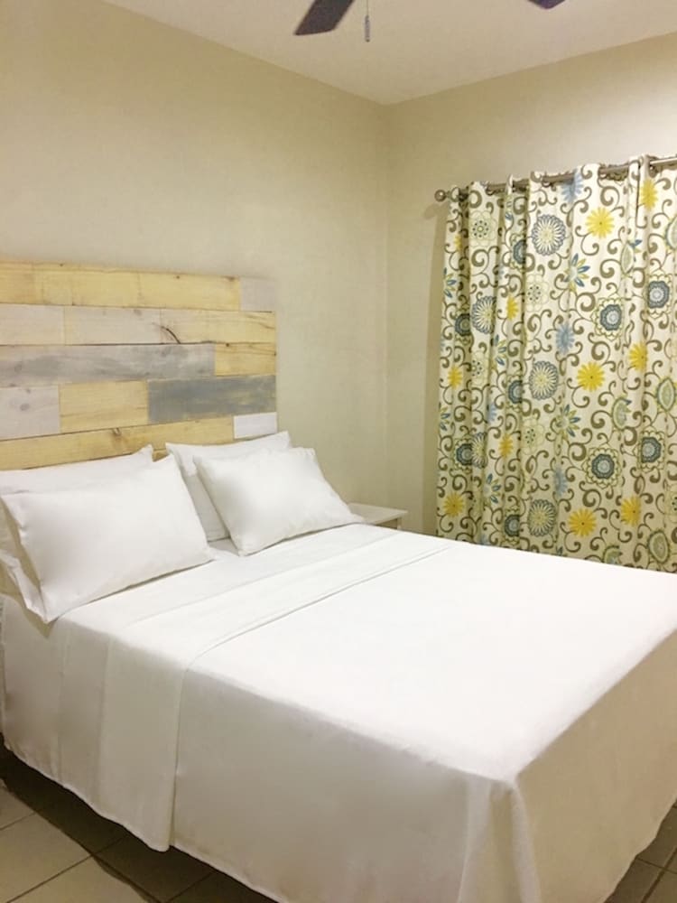 Ten North Tamarindo Beach Hotel 31/70