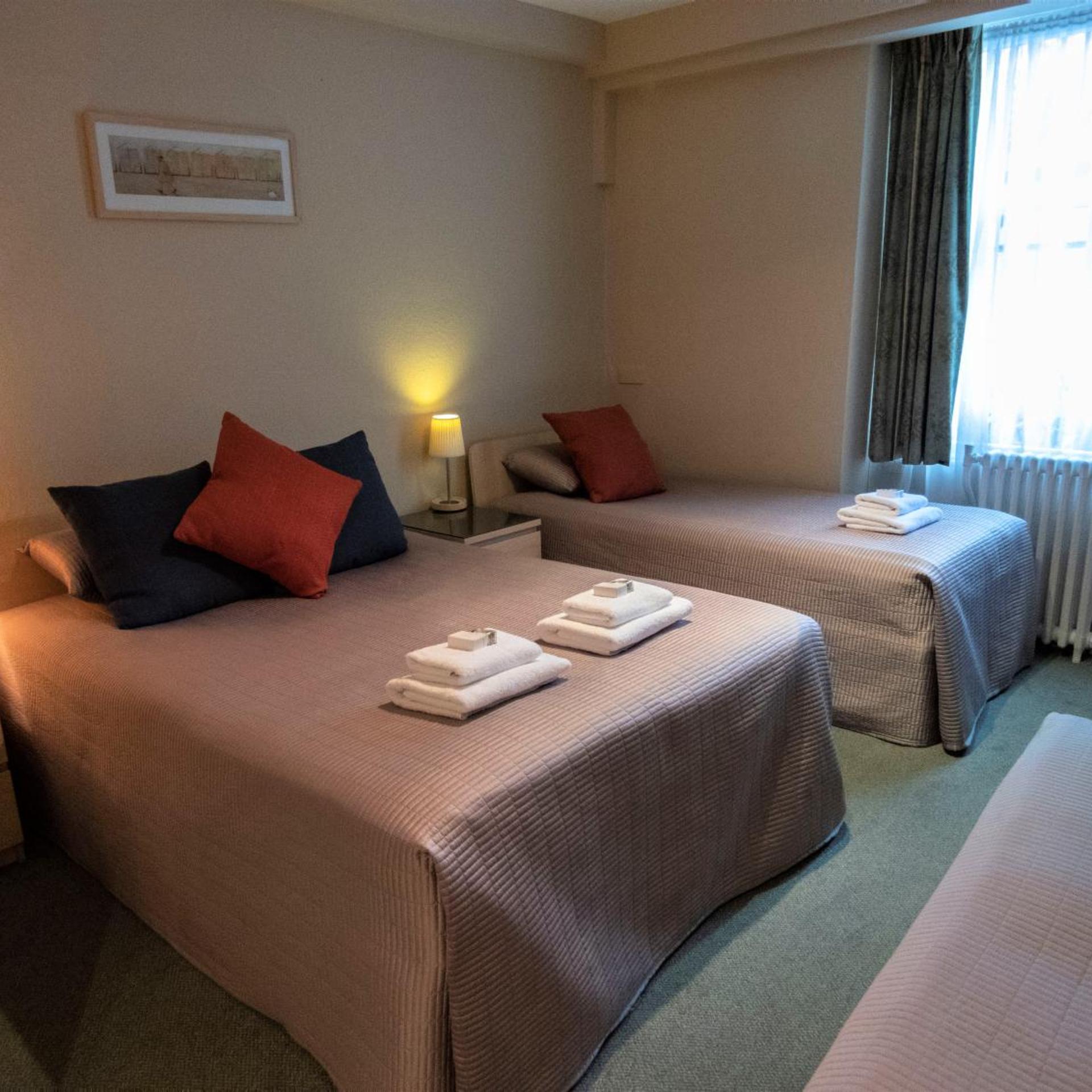 Room, Quadruple