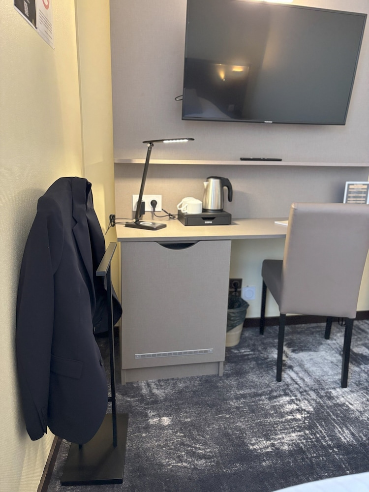 INTER-HOTEL LE VALOIS 49/50