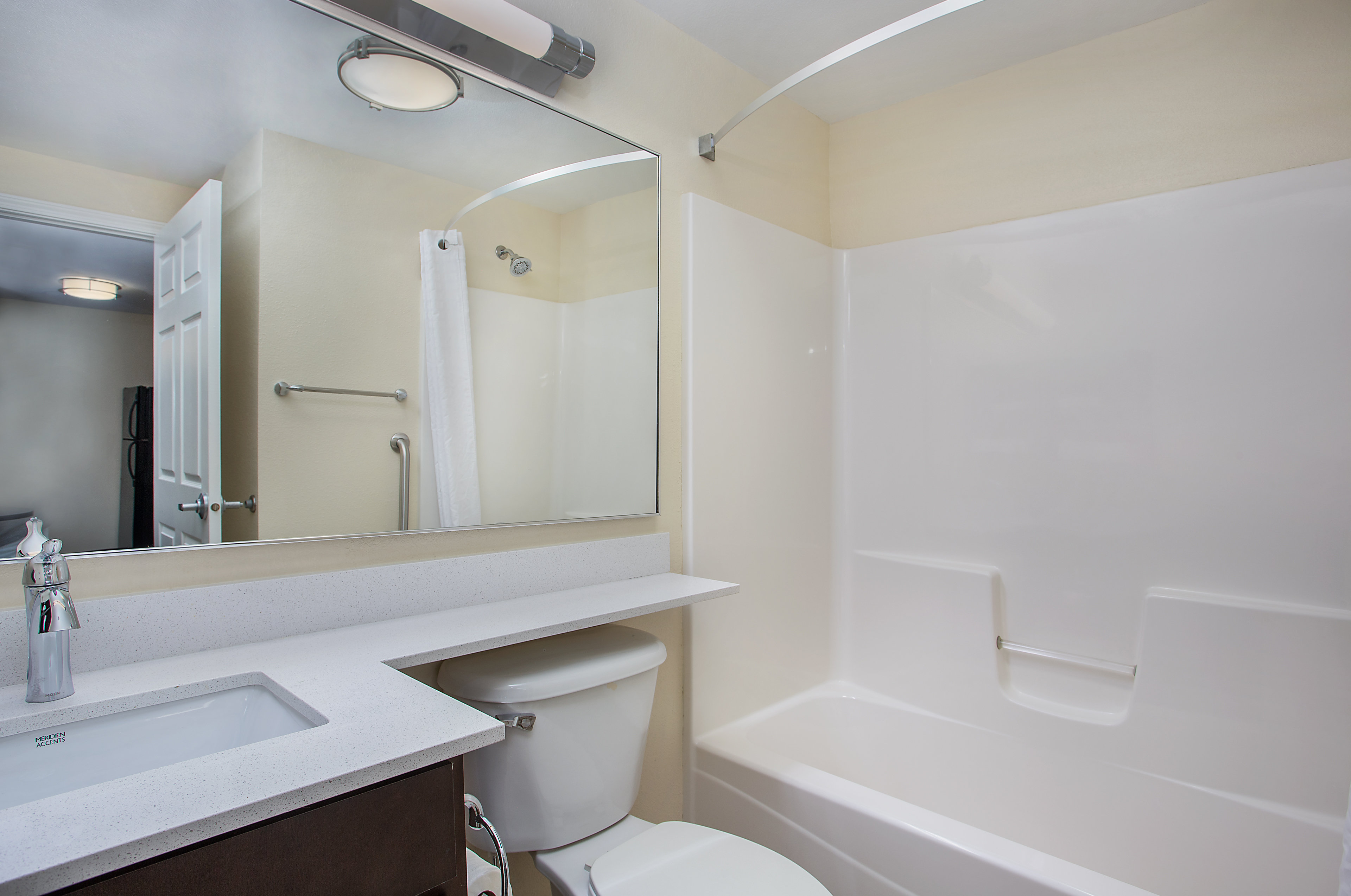 CANDLEWOOD SUITES BOWLING GREEN 66/69