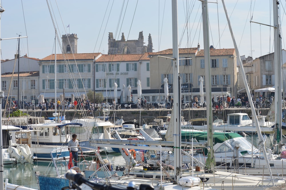 Hotel Du Port 2/50