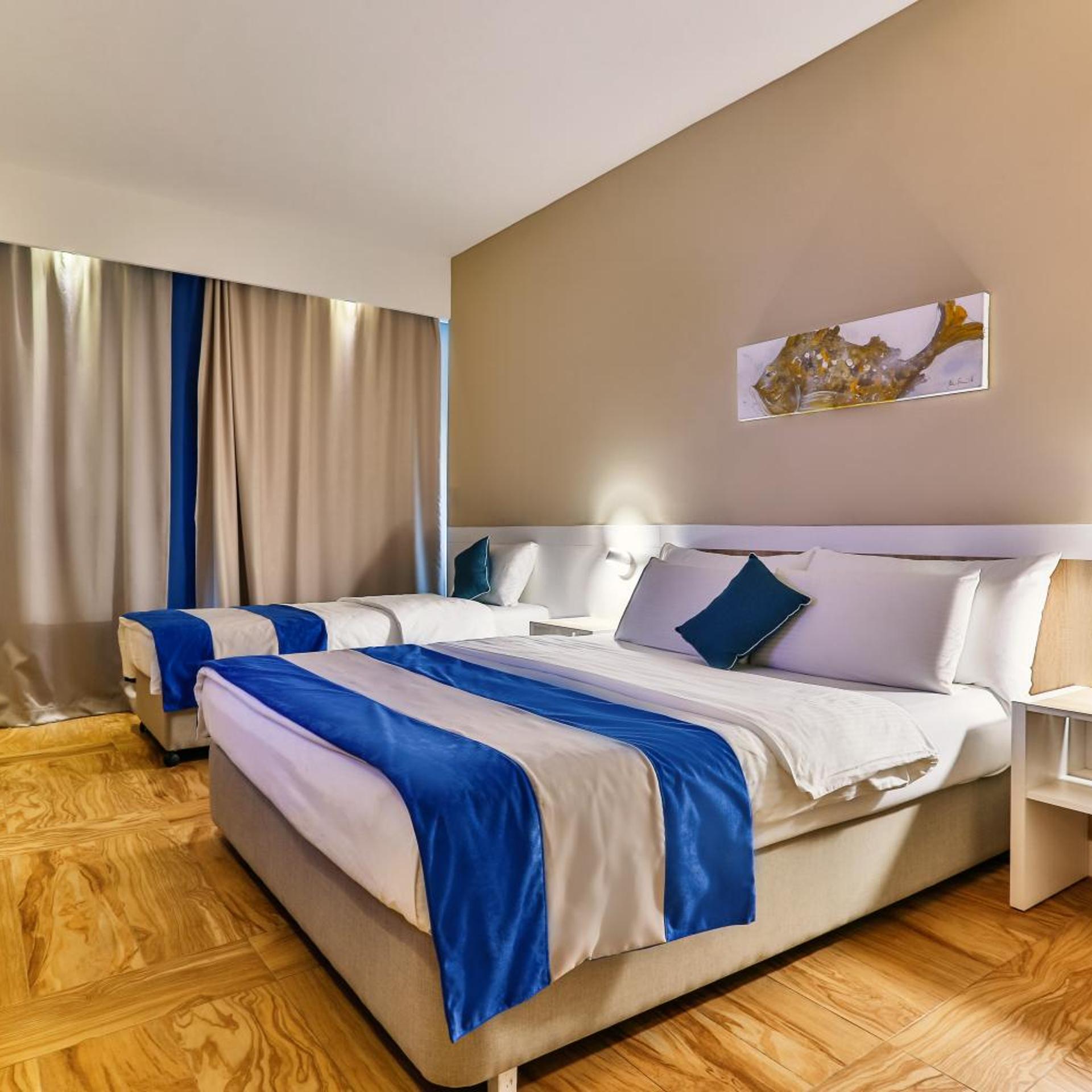 Room at Carine Hotel Delfin, BIJELA