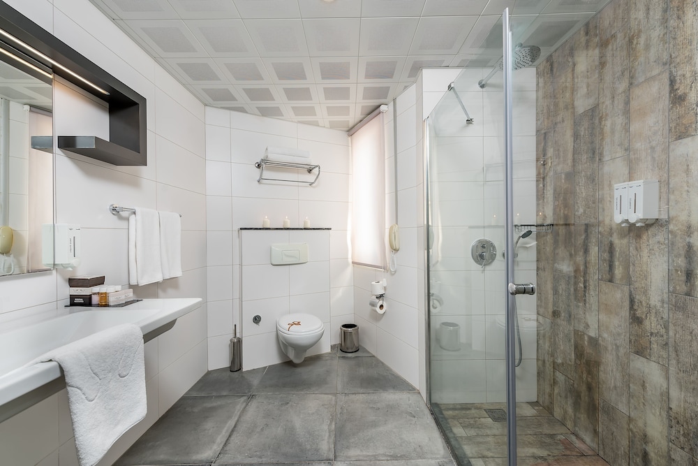 White City Beach - Adults Only +16 17/45