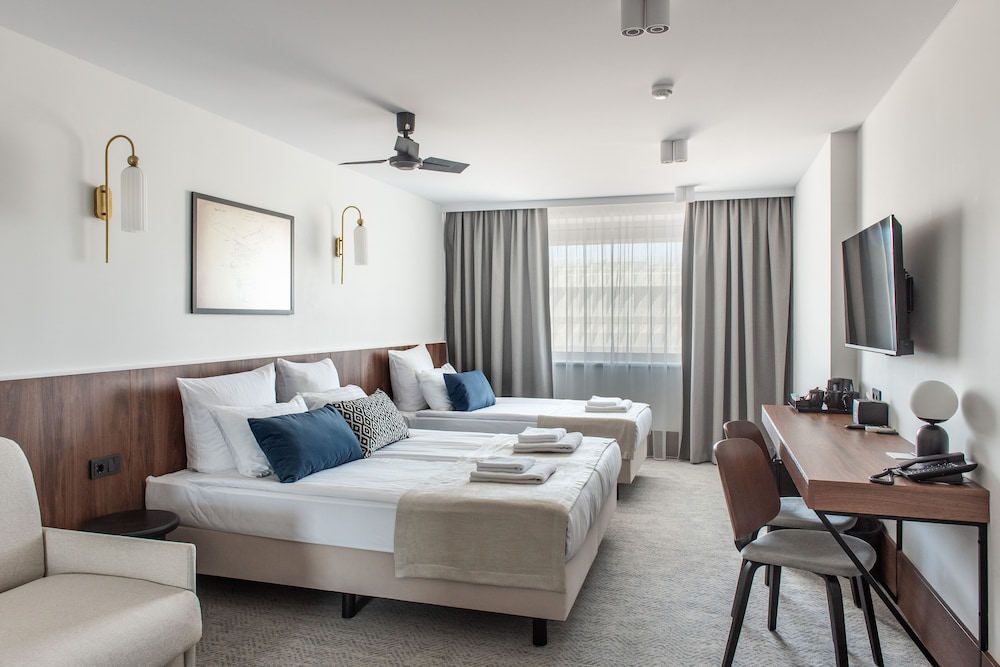 BUSINESS, TRIPLE, WITH EXTRA BED