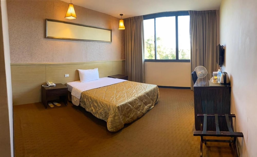 Home Full Hotel 13/43