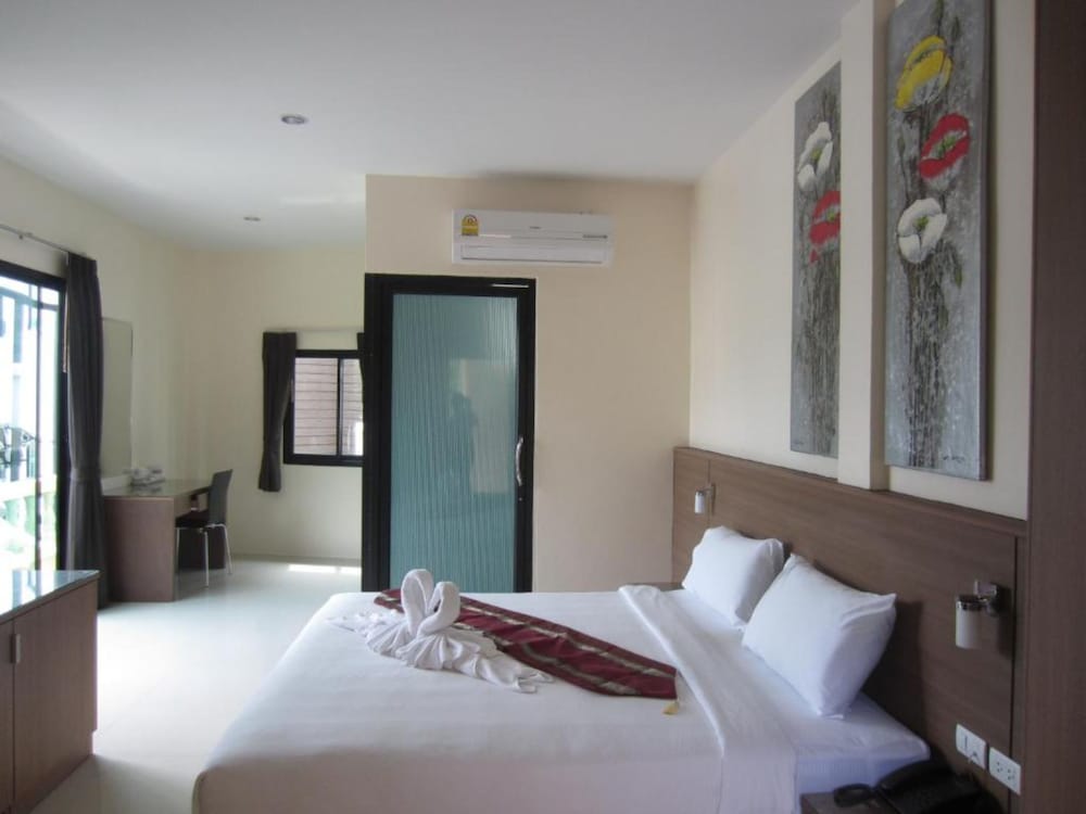 The Wave Hotel Patong 33/73