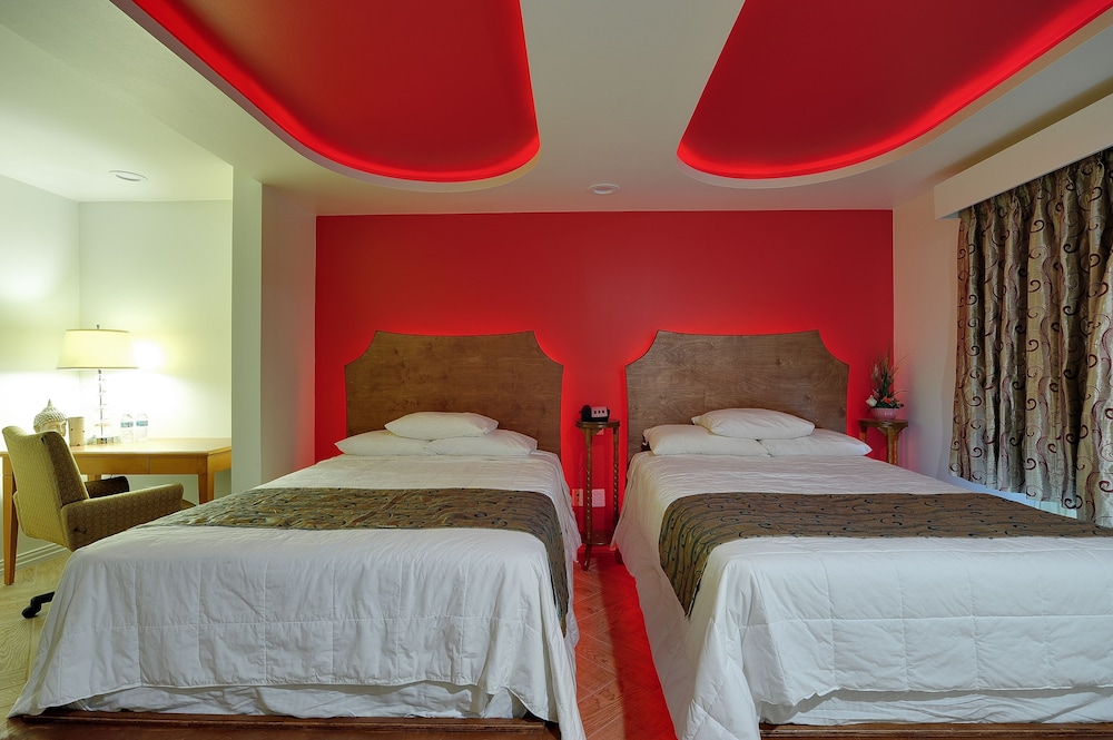 Romantic Inn Suites 12/43