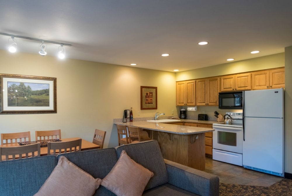 Whispering Woods Resort 49/65