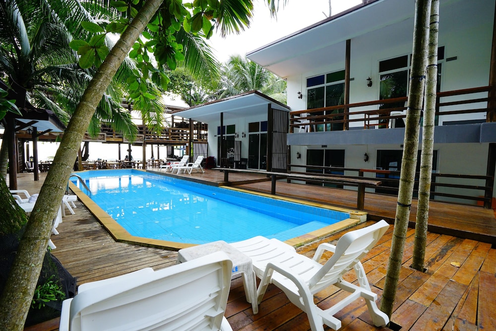 Apple Beachfront Resort 61/69