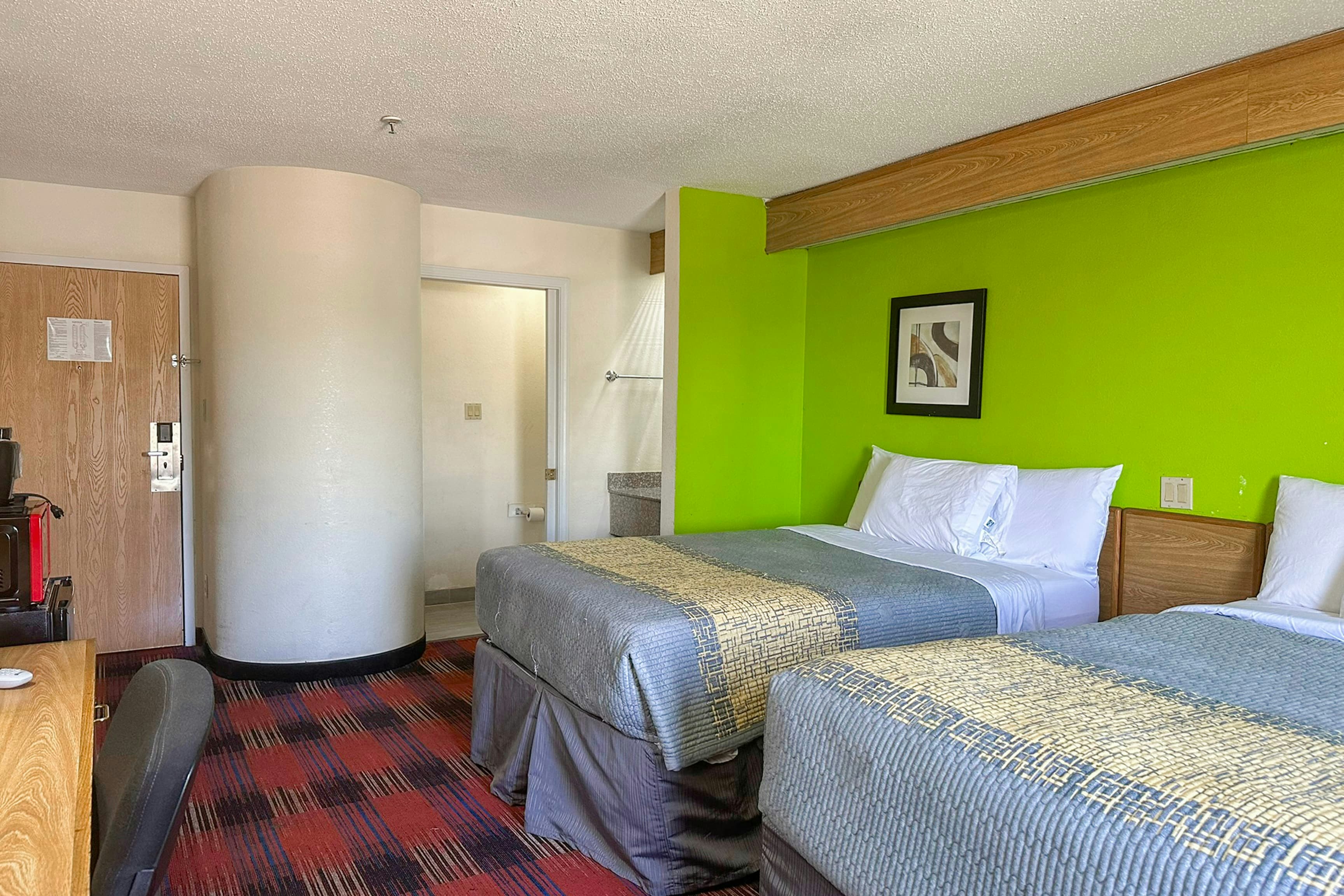 ROOM, 2 DOUBLE BEDS