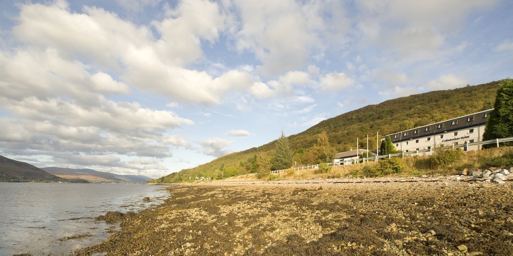 Caledonian Hotel 35/42