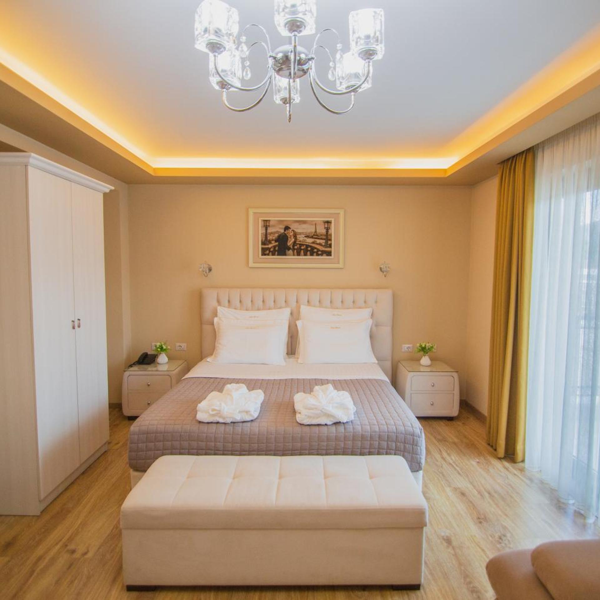 Christi's Hotel Borova 12/60
