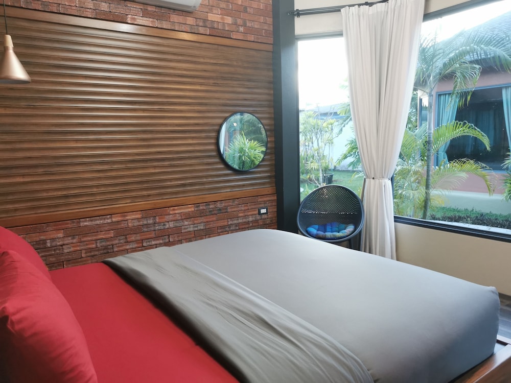 Cafe@Luv22 Guest House 24/67