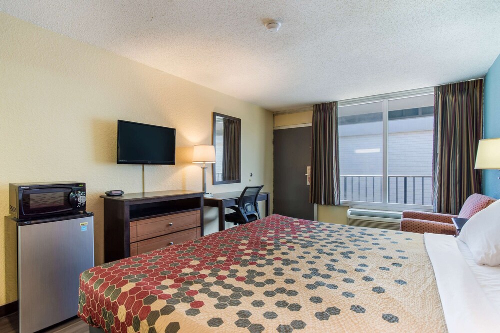 Econo Lodge Gallatin - Metro Nashville 30/43