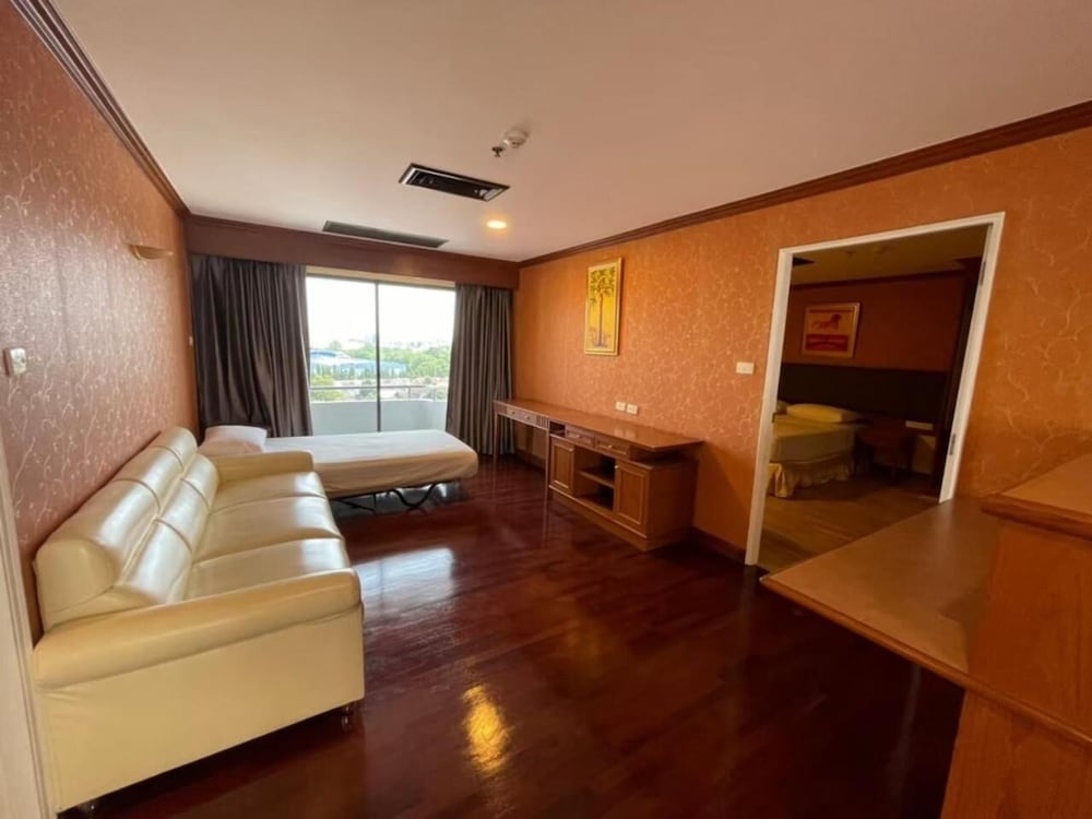 Ebina House 46/60
