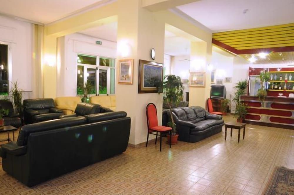 Hotel Mondial 7/25