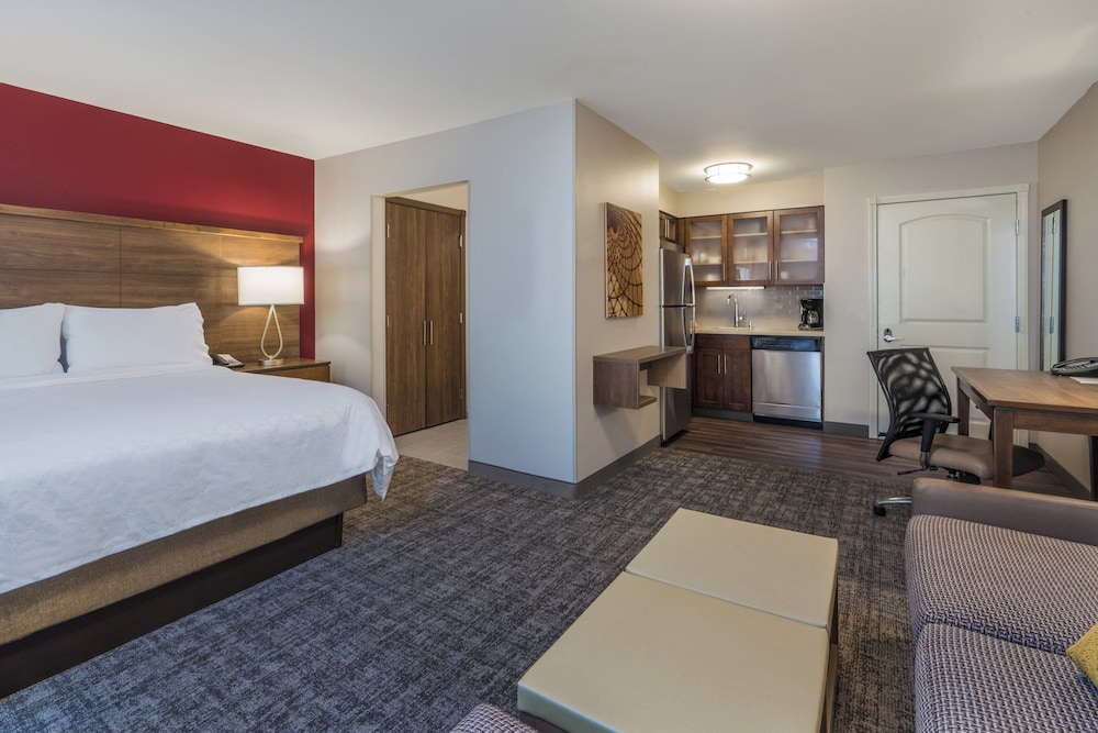 Room, Queen Bed, Bath and Shower, Accessible