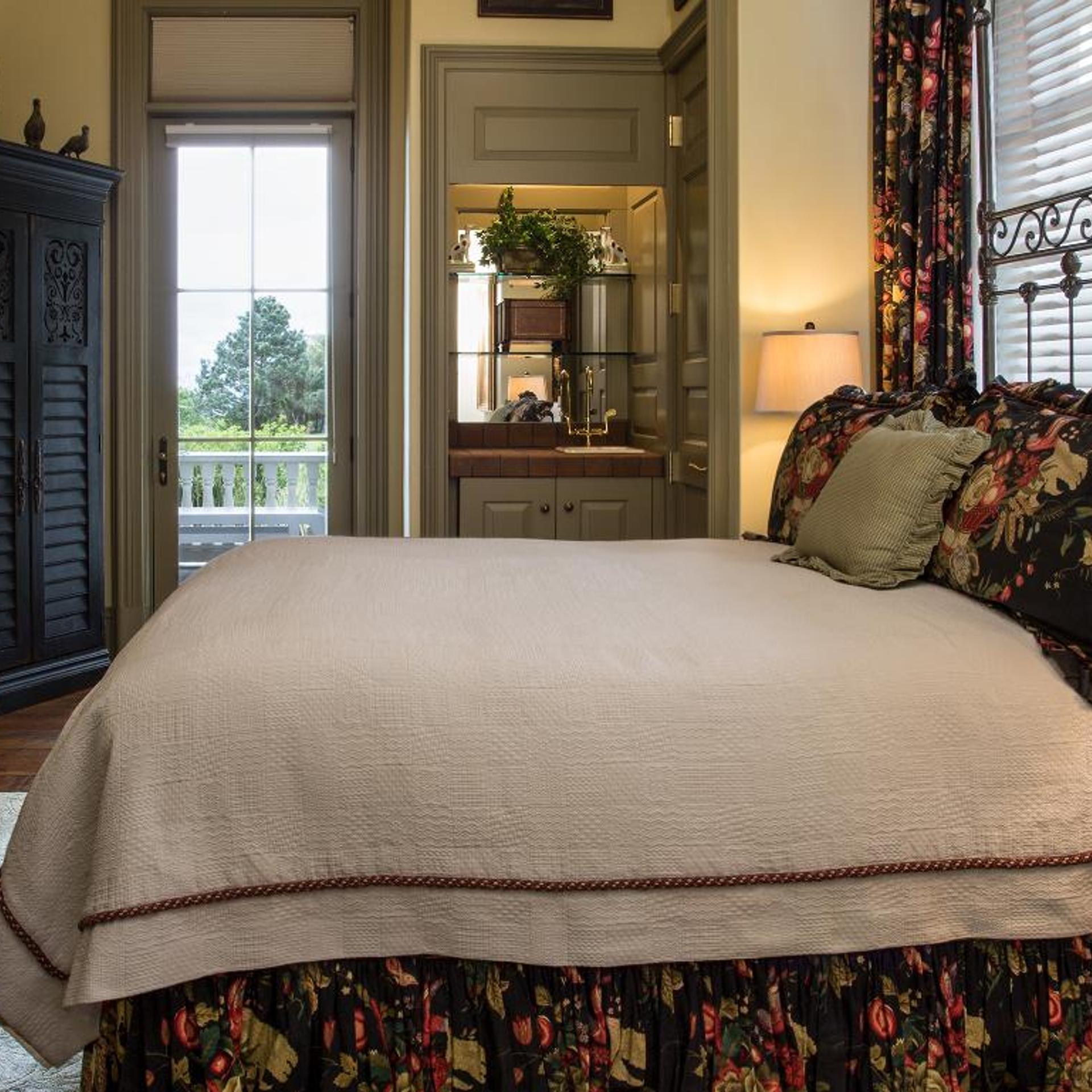 Colonial, Queen Bed, Ocean View, Terrace