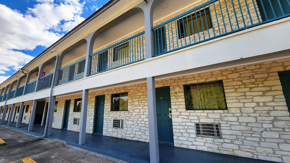 Scottish Inns Suites Wharton Tx 1/30