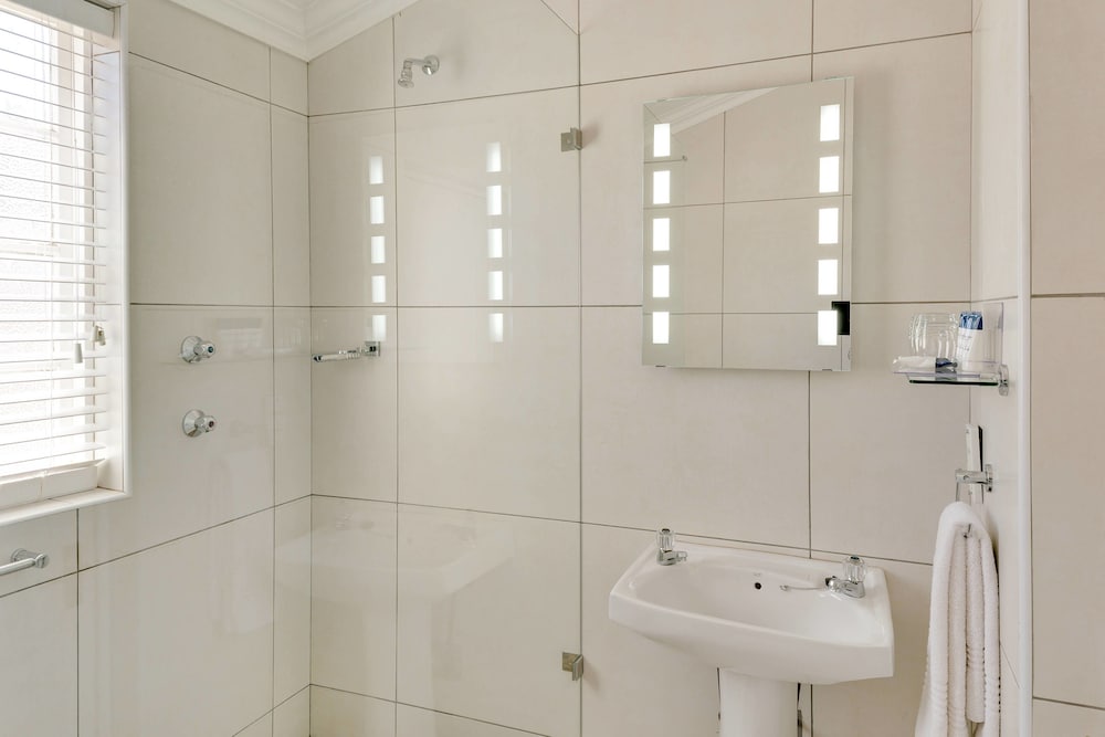 Protea Hotel By Marriott Stellenbosch Dorpshuis Spa 11/44