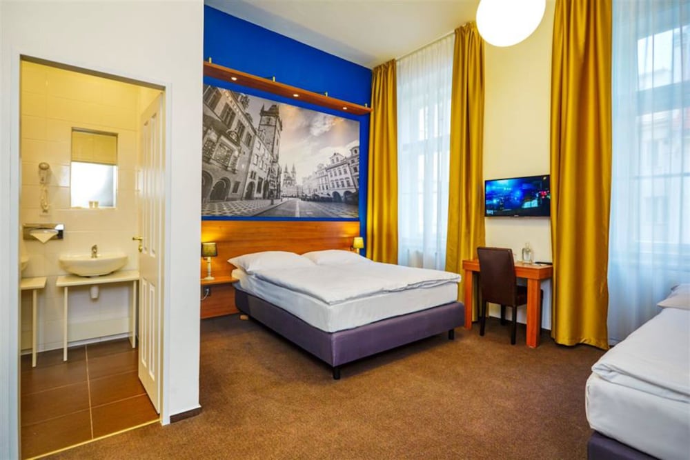 Metropolitan Old Town Hotel 9/63