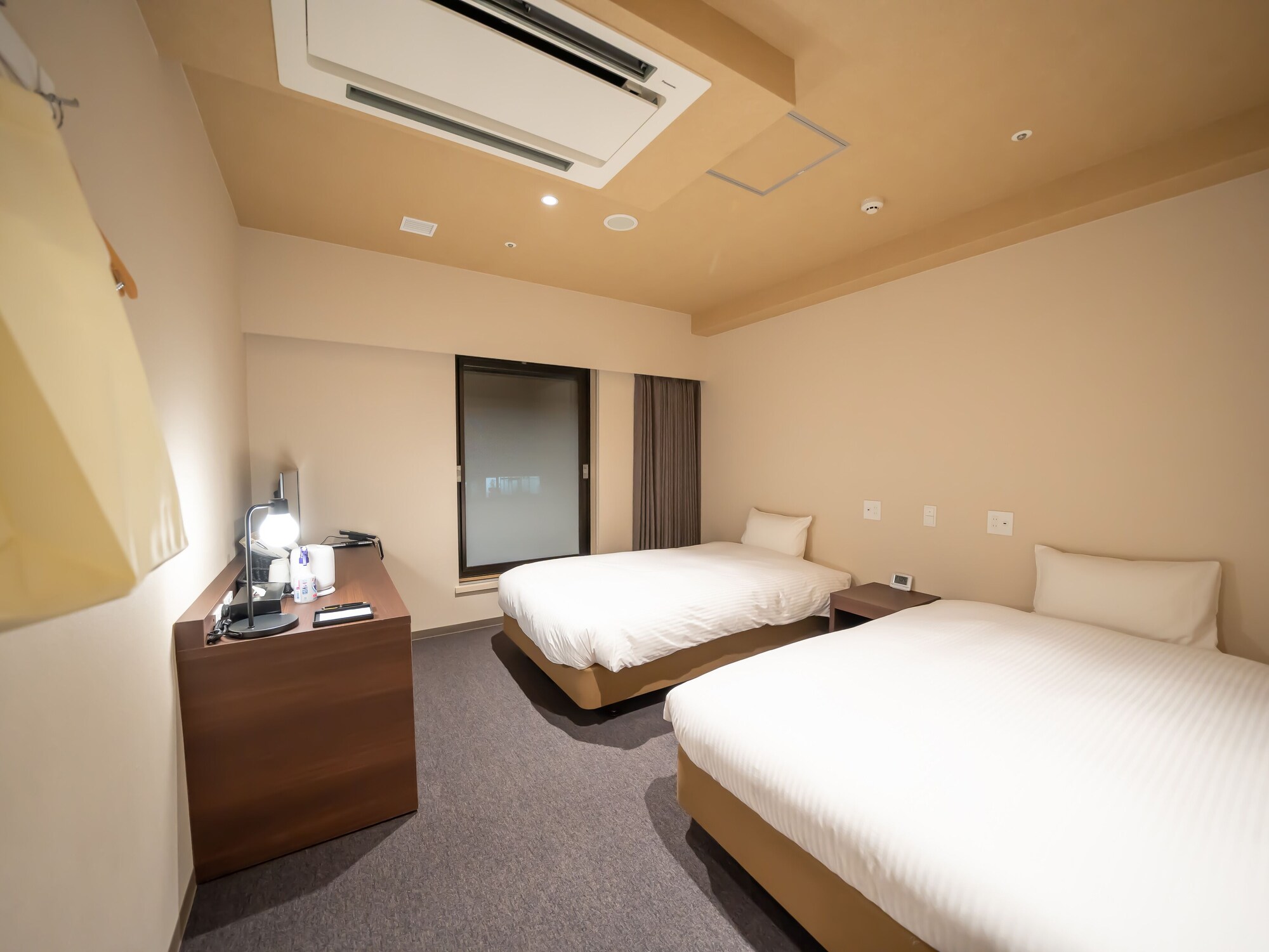 STANDARD, TWIN BEDS, NO CLEANING SERVICES, SMOKING