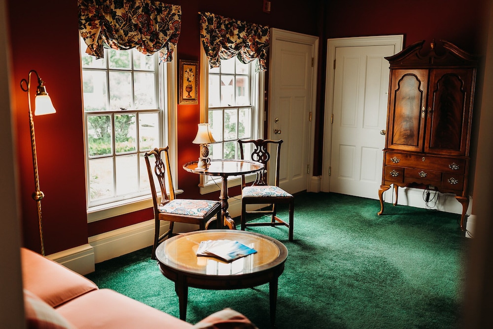 The Rochester Inn, A Historic Hotel 41/70
