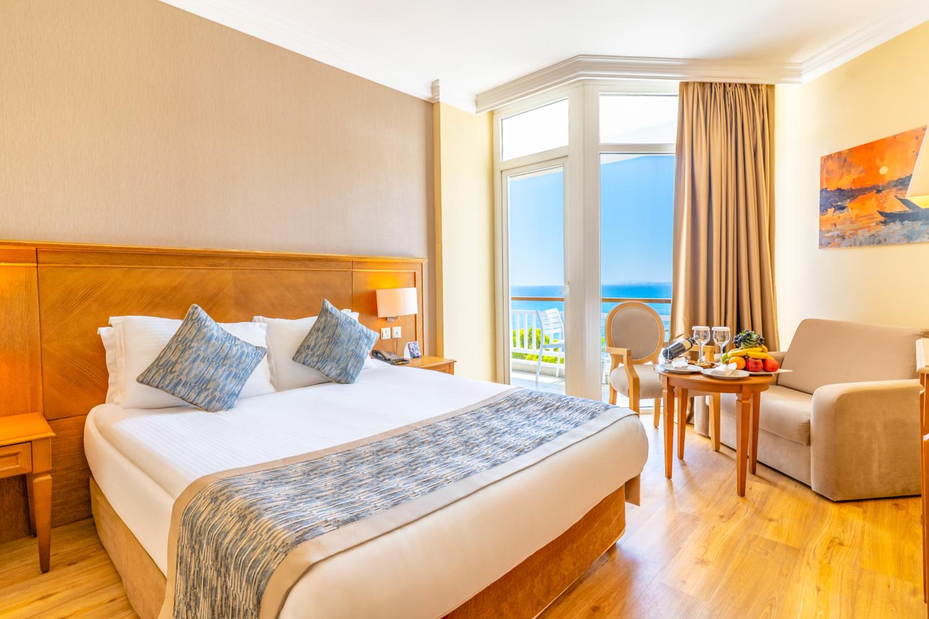Standard, Sea View