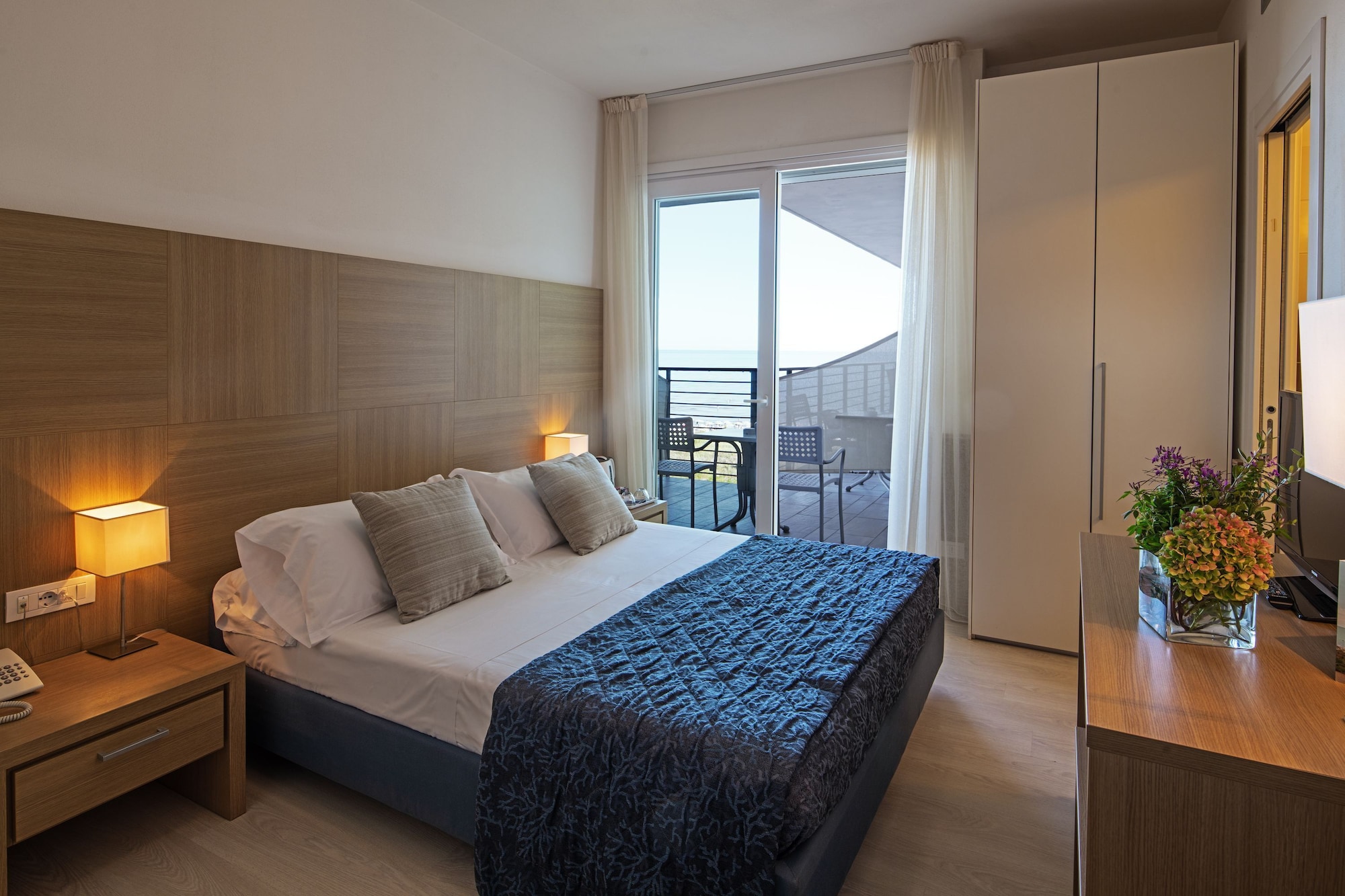 ROOM, TRIPLE, PARTIAL SEA VIEW
