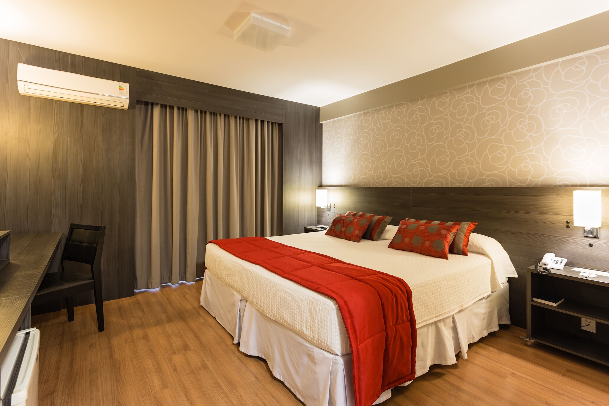EXECUTIVE, SUITE