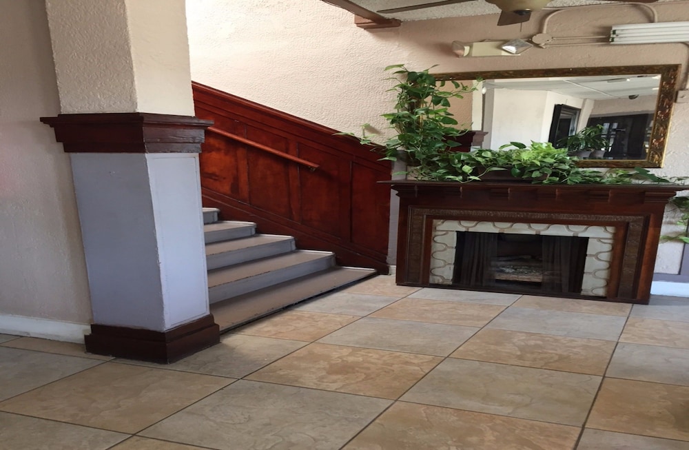 Monterey Inn Hotel 6/50