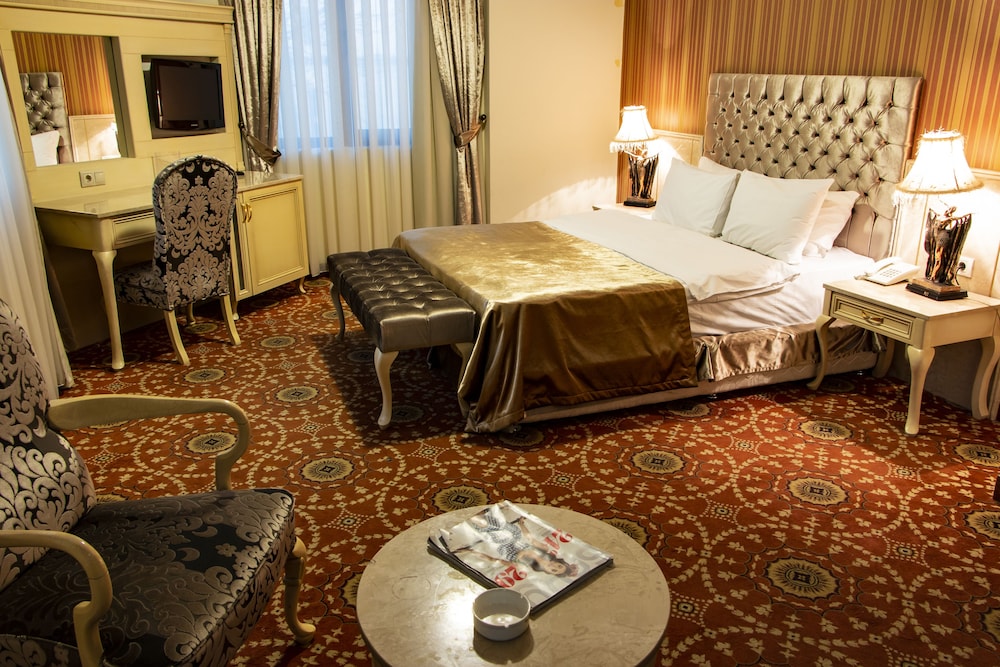 JUNIOR SUITE, KING BED