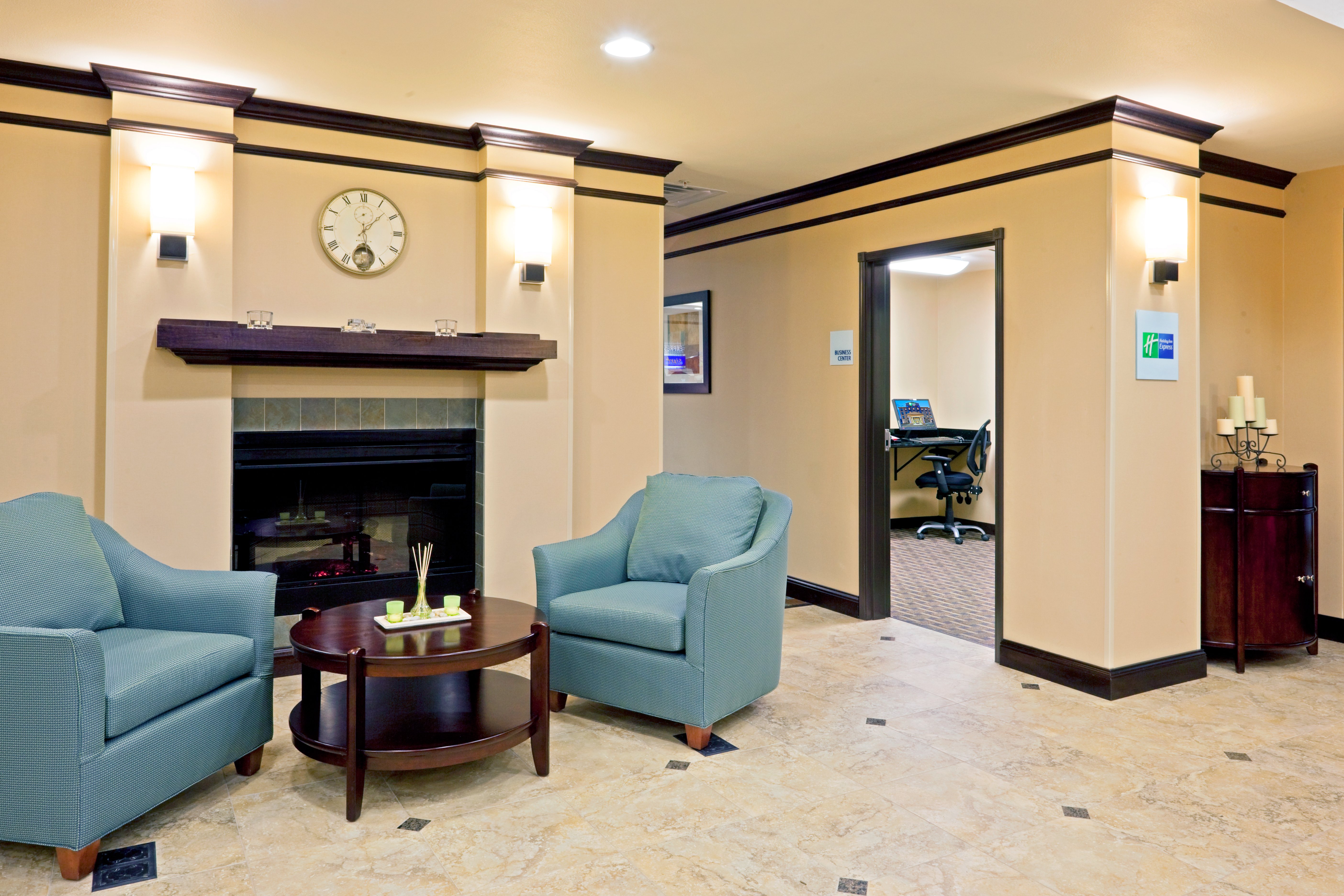 Holiday Inn Express & Suites Syracuse North - Airport Area 44/68