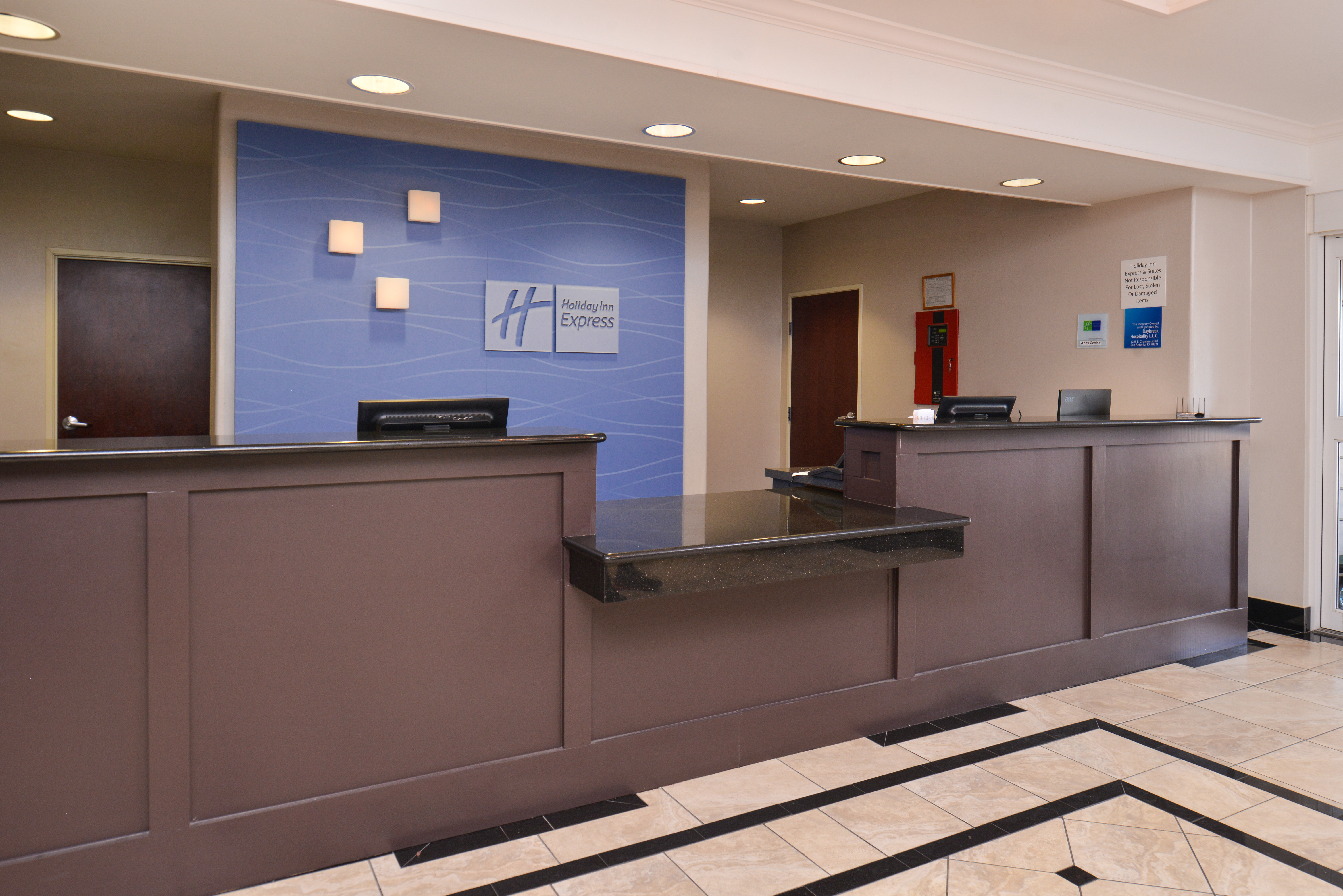 Holiday Inn Express Hotel Suites San Antonio South 8/55