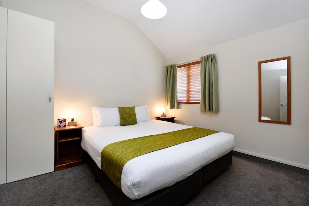 Gladstone Motel Nelson 8/42