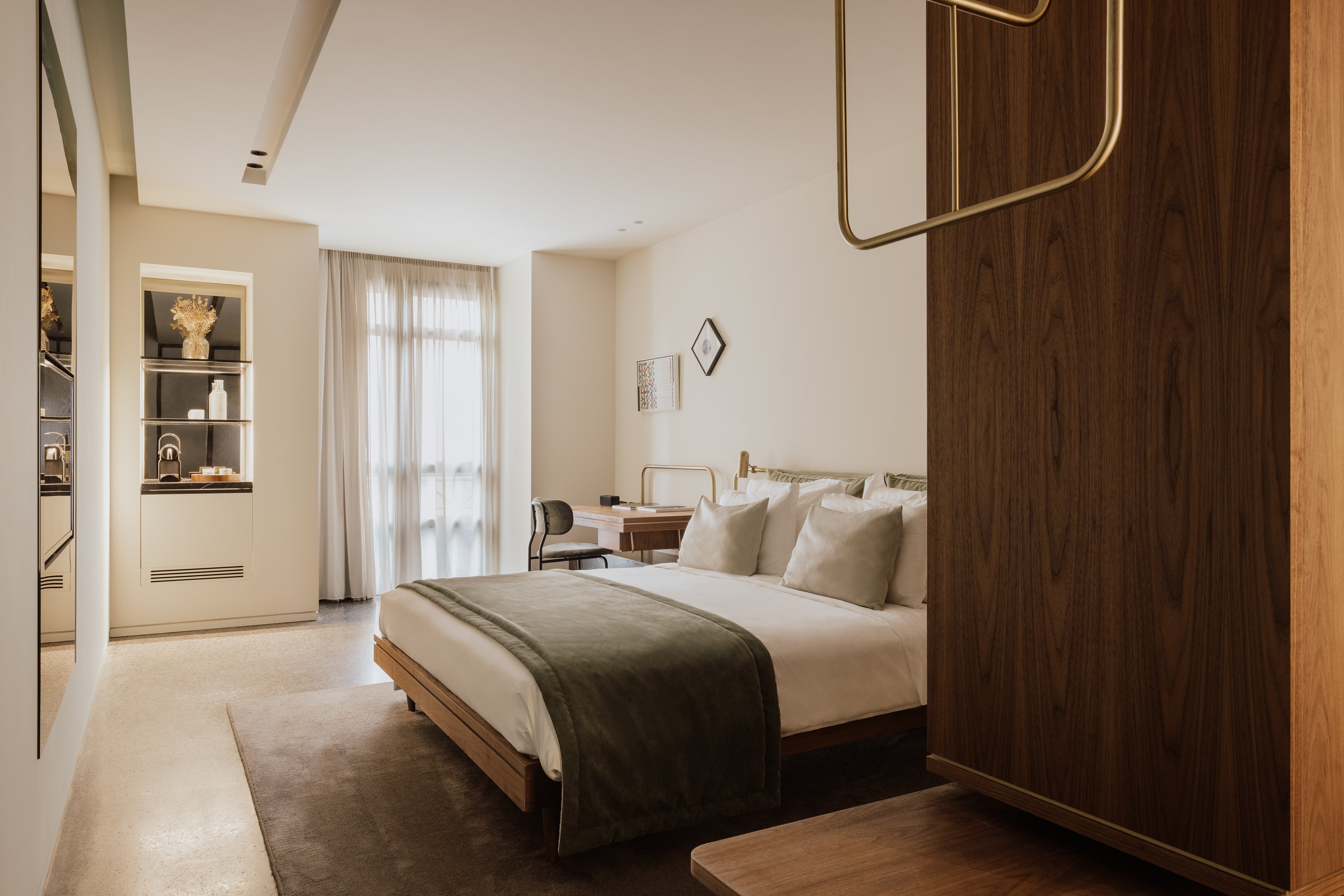 Perianth Hotel 16/61