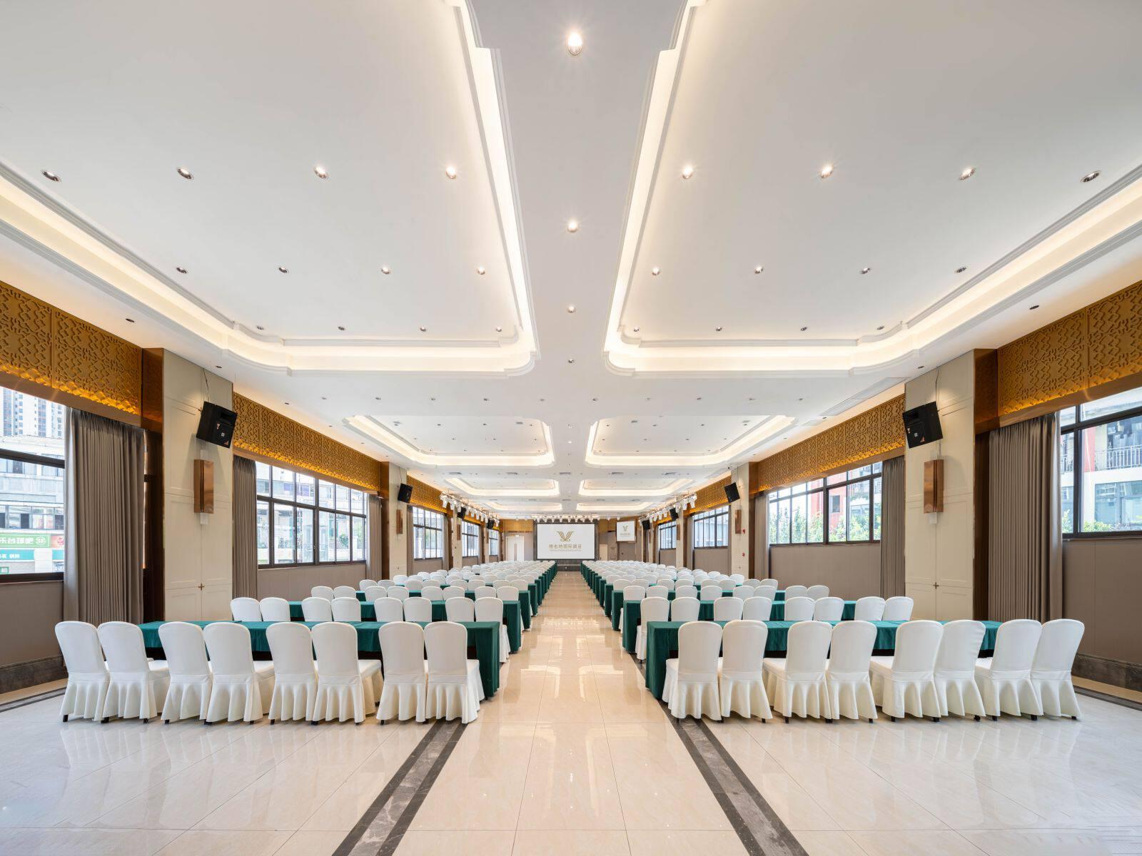 Vienna International Hotel (Chongqing Yufu Industrial Park) 40/42