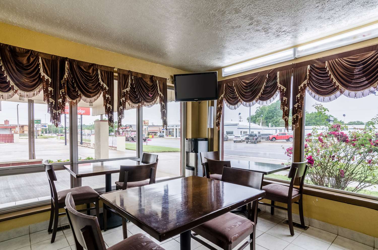 Econo Lodge Winfield 20/24