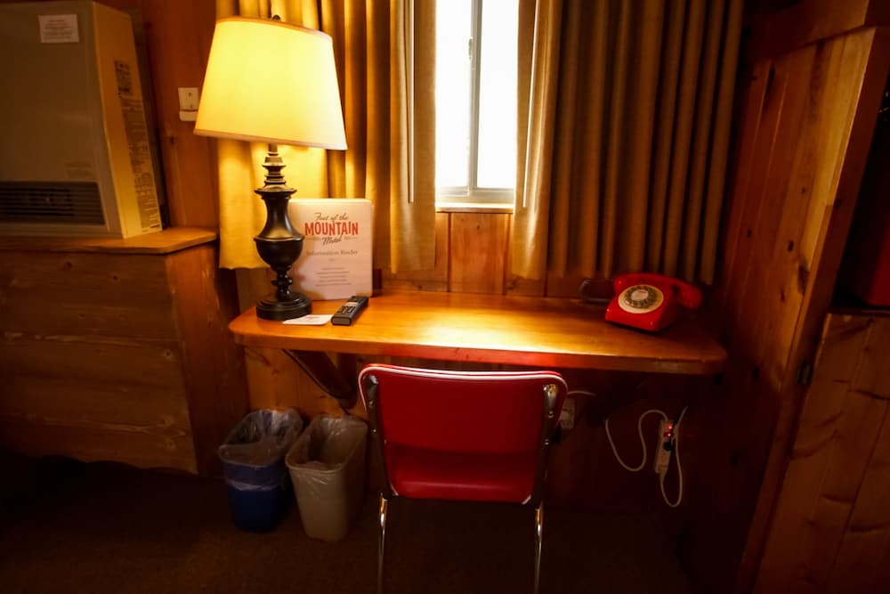 Foot of the Mountain Motel 57/71