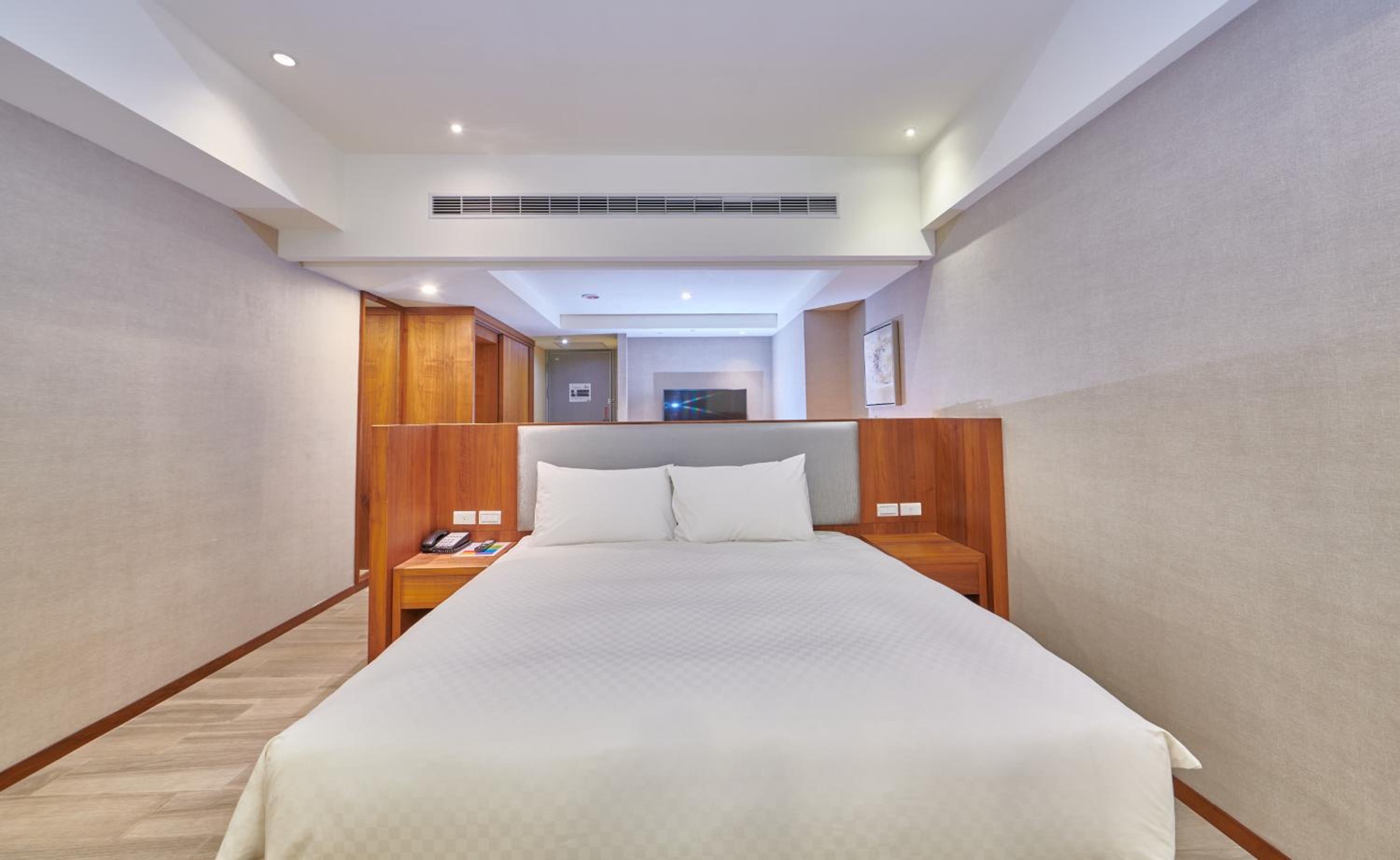 Honeymoon, Suite, Grand Bay Resort 3/7