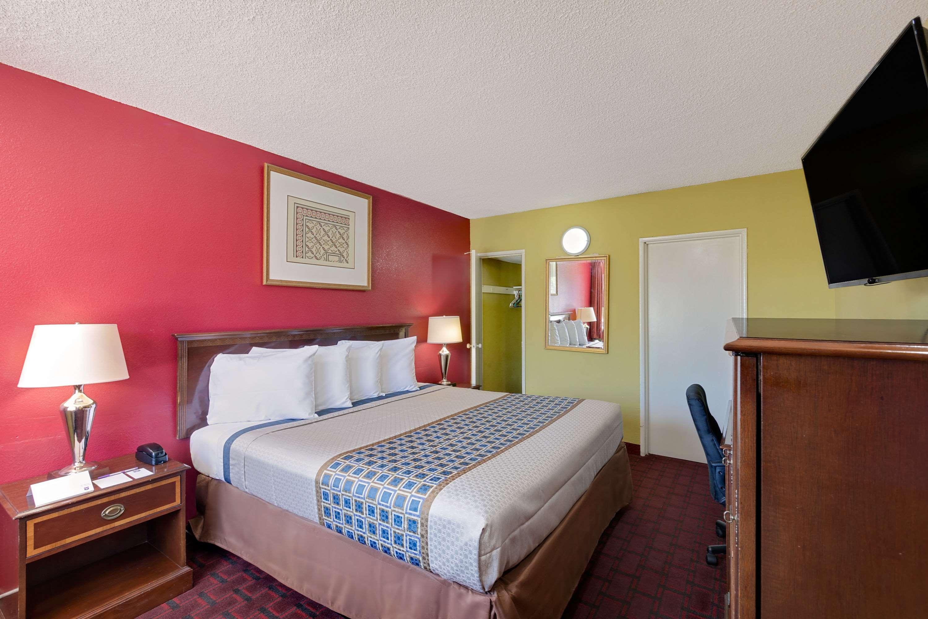 Knights Inn Big Spring 8/38
