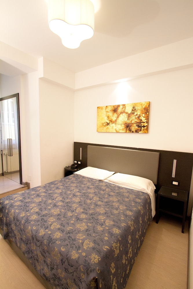 Roma Hotel 22/67