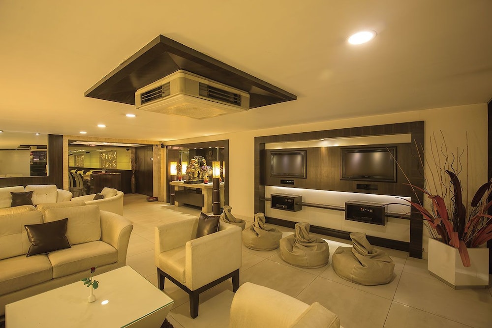 Regenta Inn Embassy 9/16