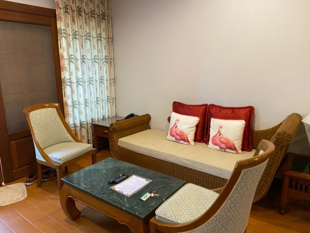Sailom Resort Bangsaphan 35/55